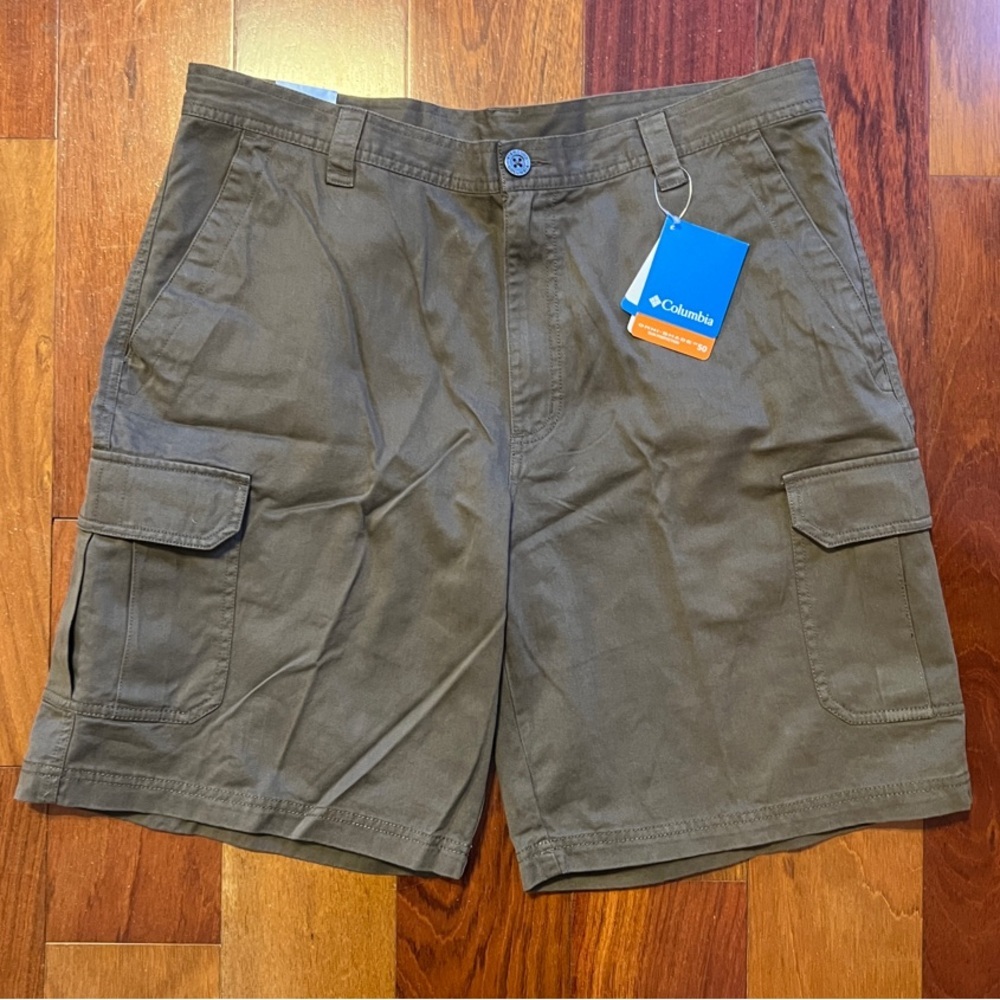 Columbia Men's Brown Cargo Shorts